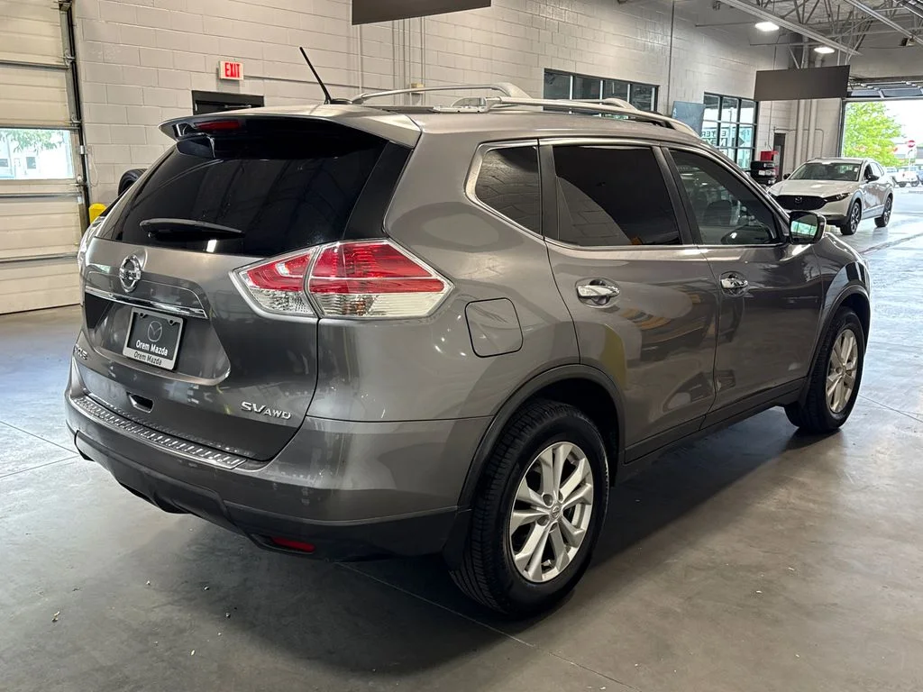 Used 2016 Gray Nissan SV image 4