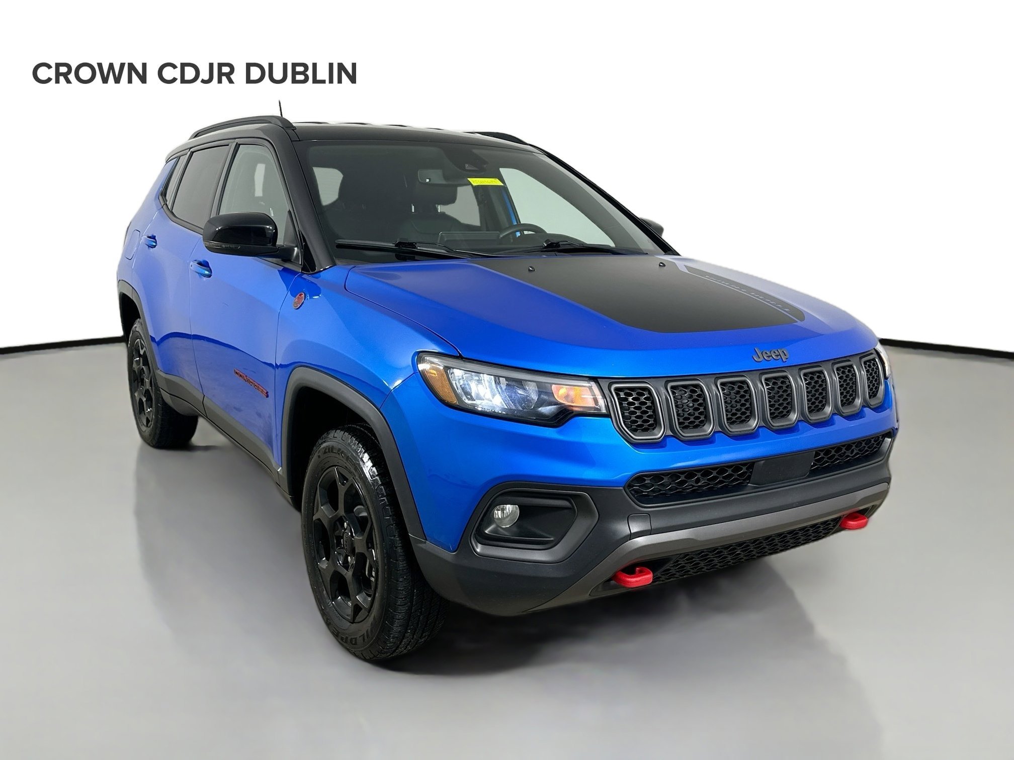 Used 2024 Hydro Blue Pearlcoat Jeep Trailhawk image 3