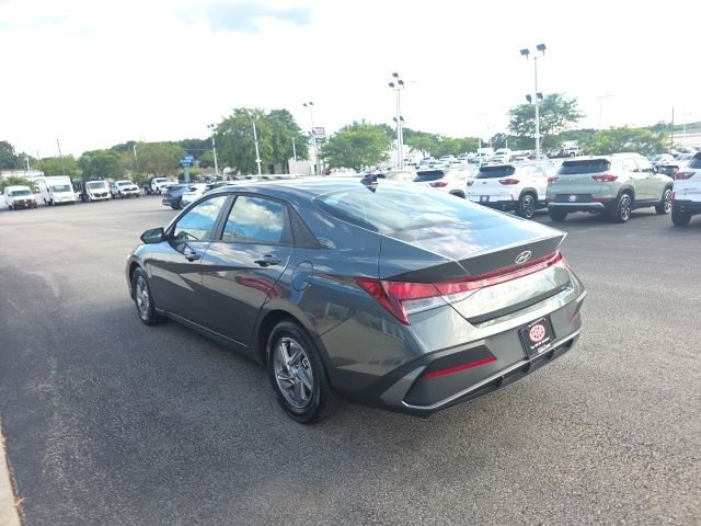 Used 2025 Gray Hyundai SE image 4