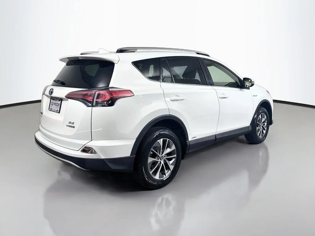 Certified Used 2016 Super White Toyota XLE image 7