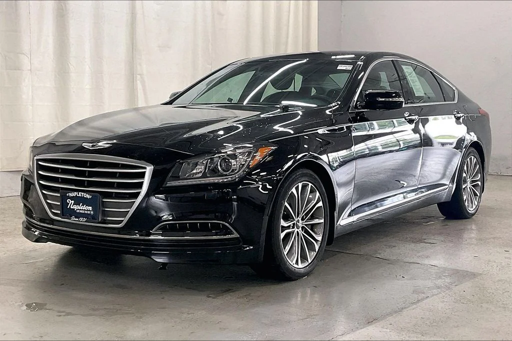 Used 2015 Black Hyundai 3.8 image 12