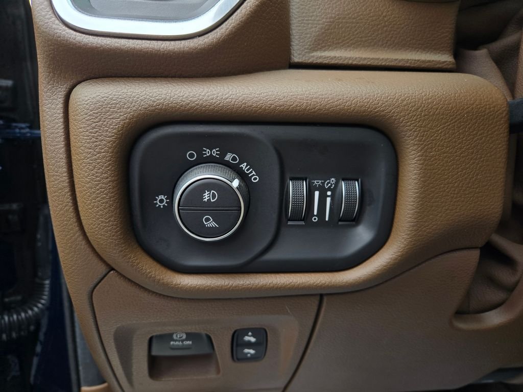 Used 2022 Blue Ram Laramie image 16