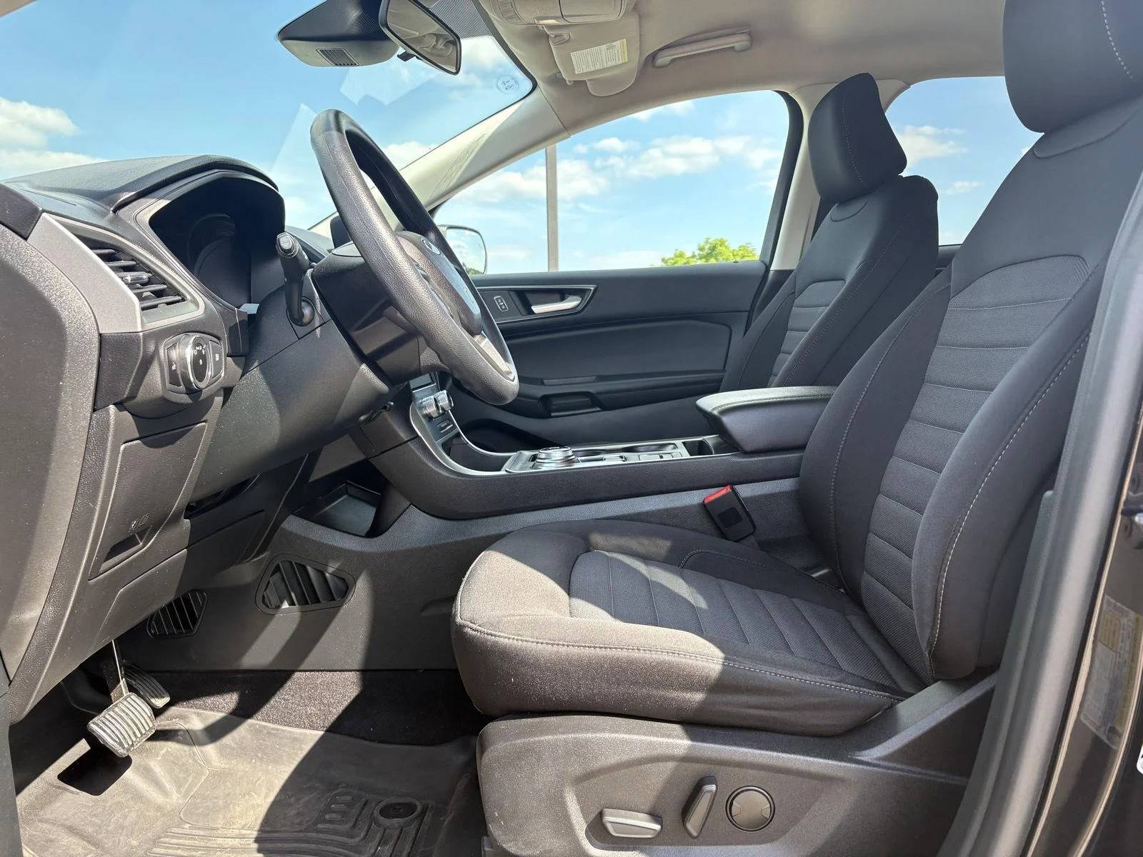 Used 2023 Agate Black Metallic Ford SE image 10