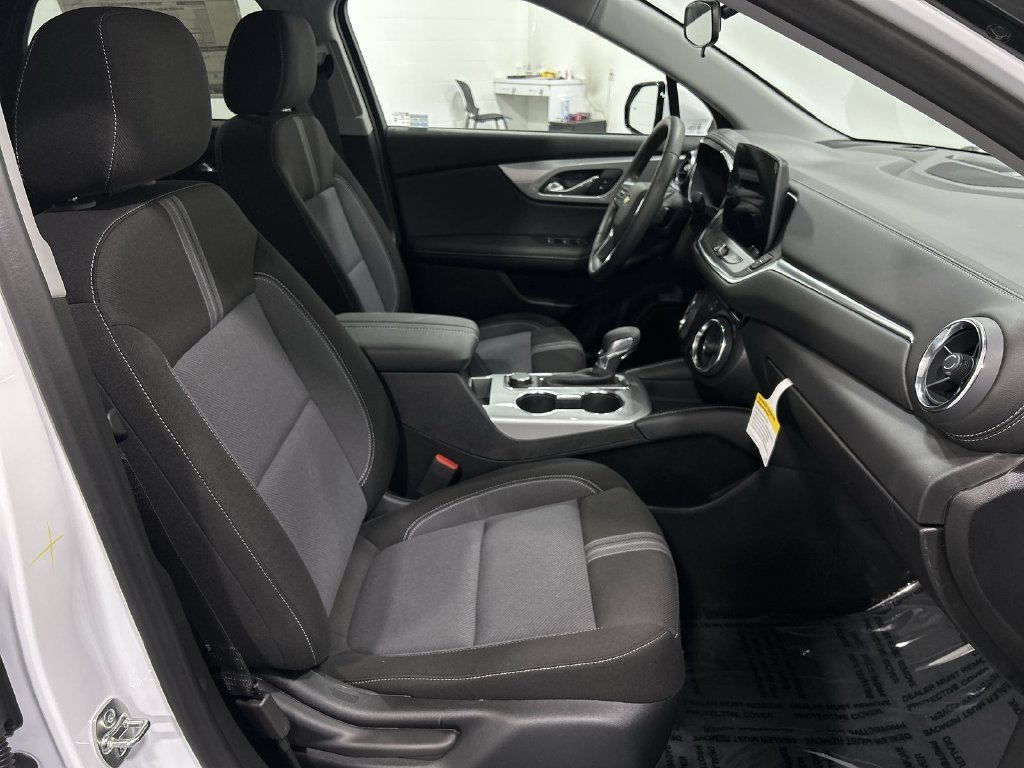 New 2026 Summit White Chevrolet 2LT image 24