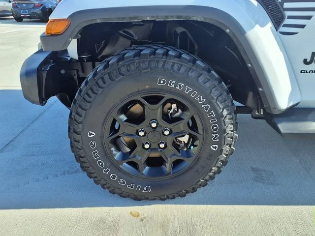Used 2023 White Jeep Texas Trail image 25