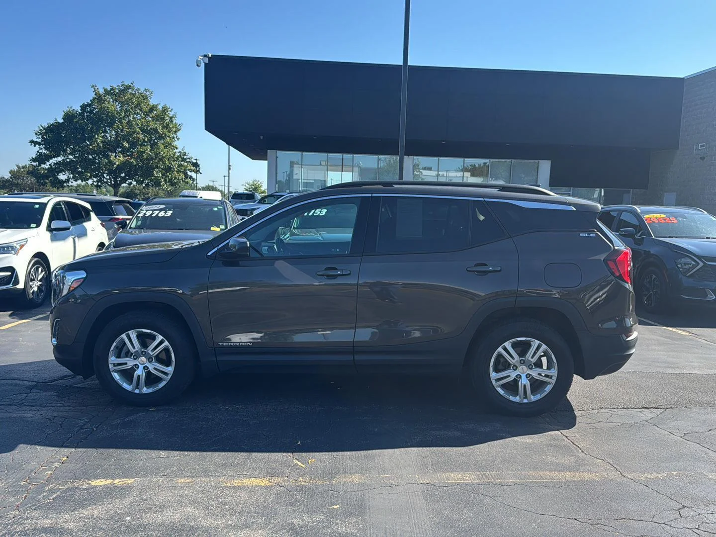 Used 2020 Smokey Quartz Metallic GMC SLE image 4