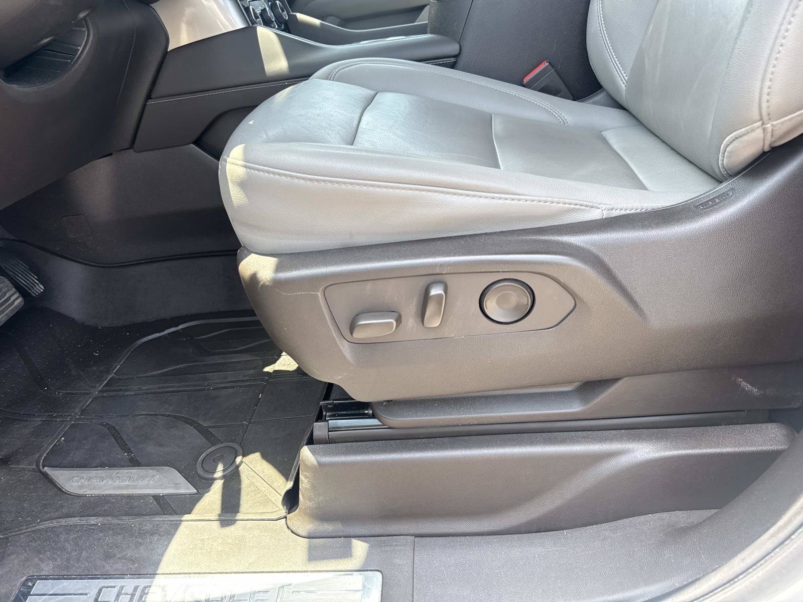 Used 2022 White Chevrolet Z71 image 42