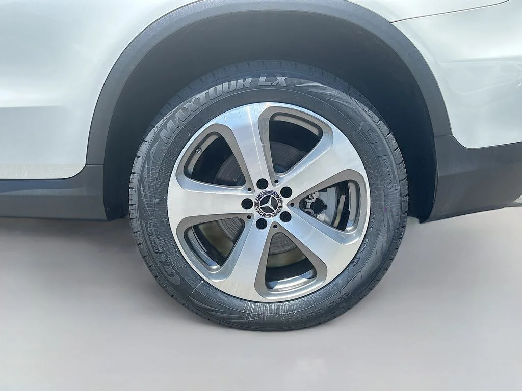 Used 2018 White Mercedes-Benz GLC 300 image 12