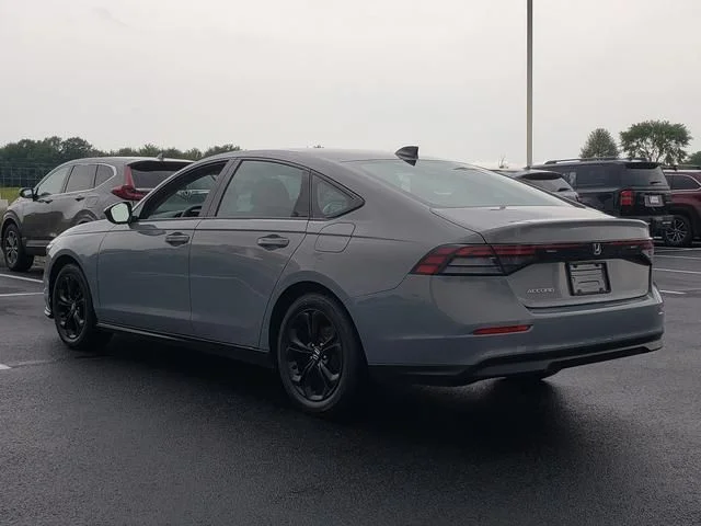 Used 2025 Gray Honda SE image 7