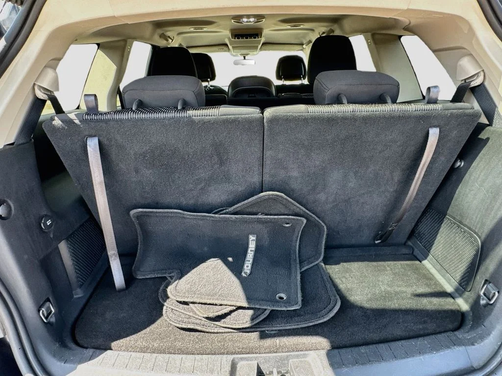 Used 2011 Black Dodge Mainstreet image 27