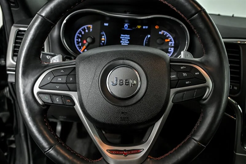 Used 2018 Diamond Black Crystal Pearl Coat Jeep Trailhawk image 22