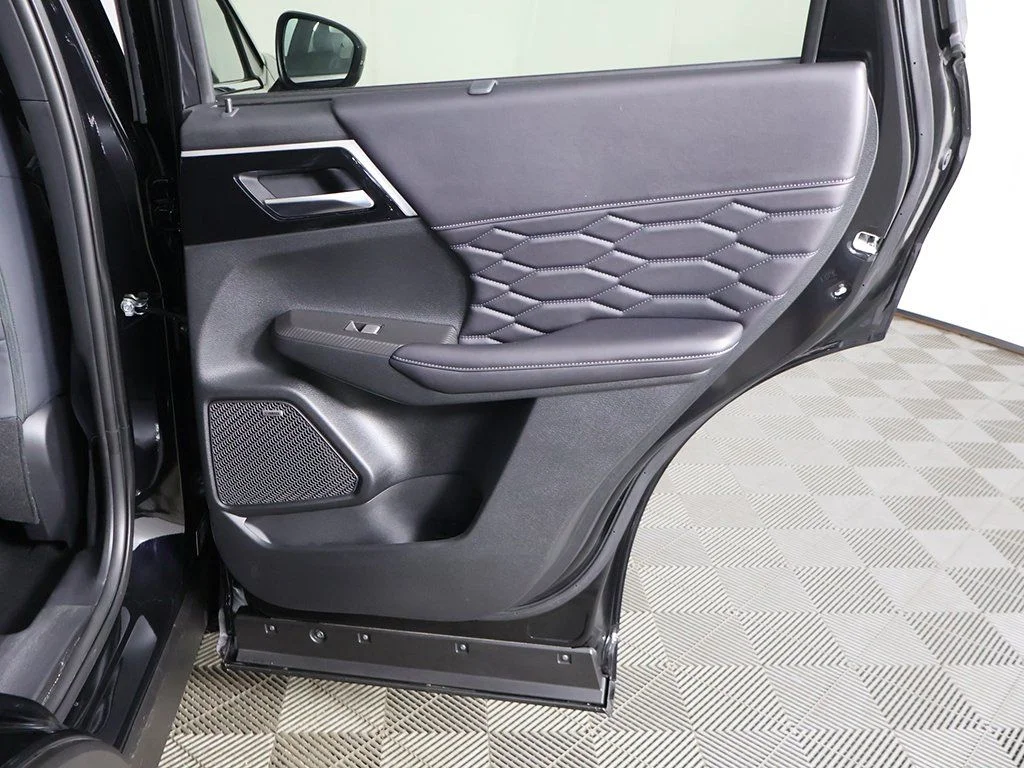2025 Mitsubishi Outlander SEL - Photo 30