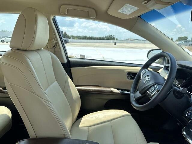 Used 2018 Creme Brulee Mica Toyota XLE image 10