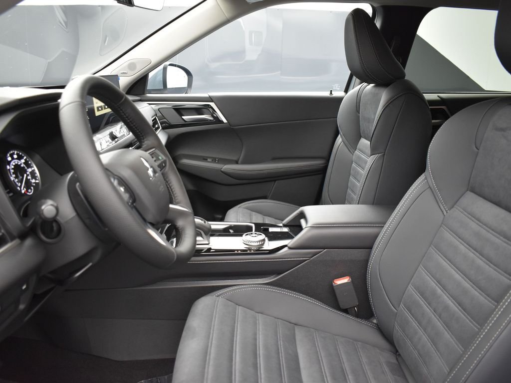 New 2026 Gray Mitsubishi SE image 10