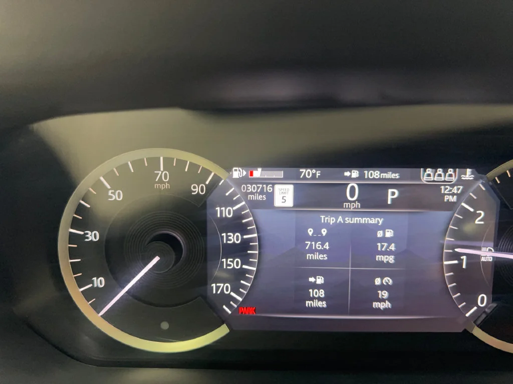 Used 2023 White Land Rover R-Dynamic S image 64