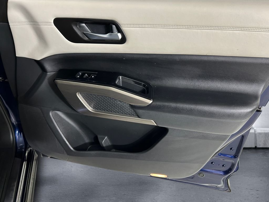 Used 2022 Blue Nissan Platinum image 15