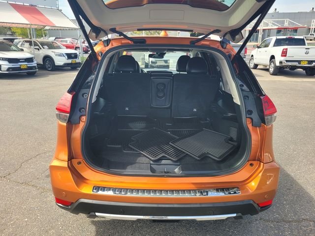 Used 2020 Orange Nissan SL image 11