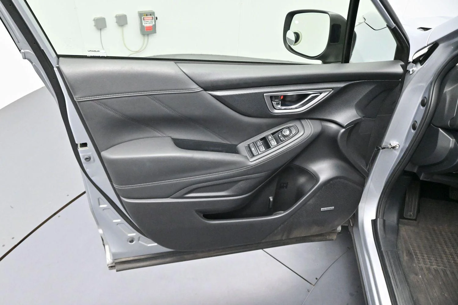 Used 2020 Ice Silver Metallic Subaru Limited image 9