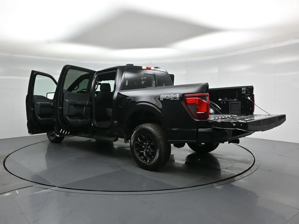 New 2026 Agate Black Metallic Ford XLT image 32