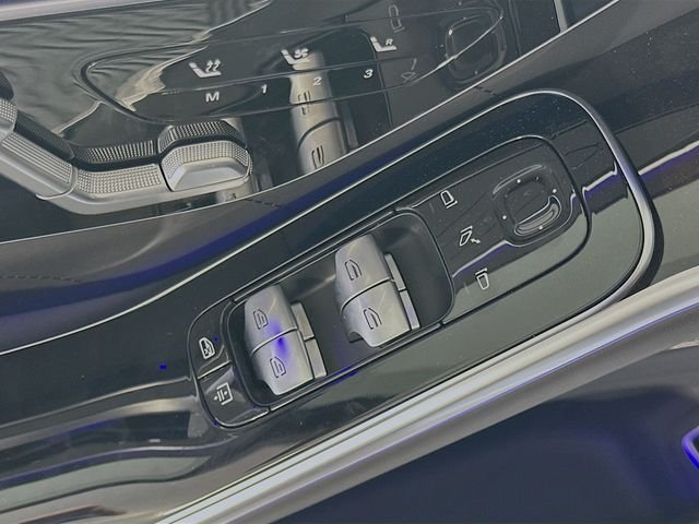 New 2026 MANUFAKTUR Moonlight White Metallic Mercedes-Benz S 580 image 18