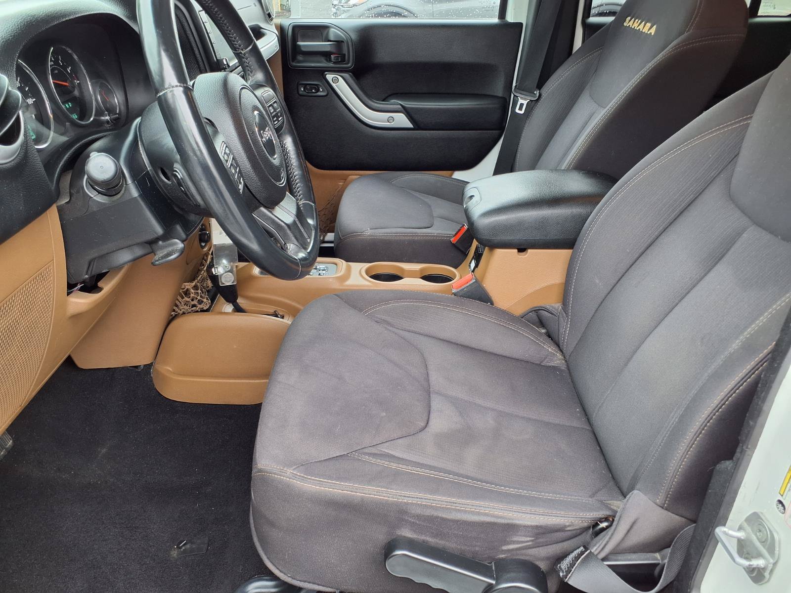 Used 2013 Bright White Jeep Sahara image 14