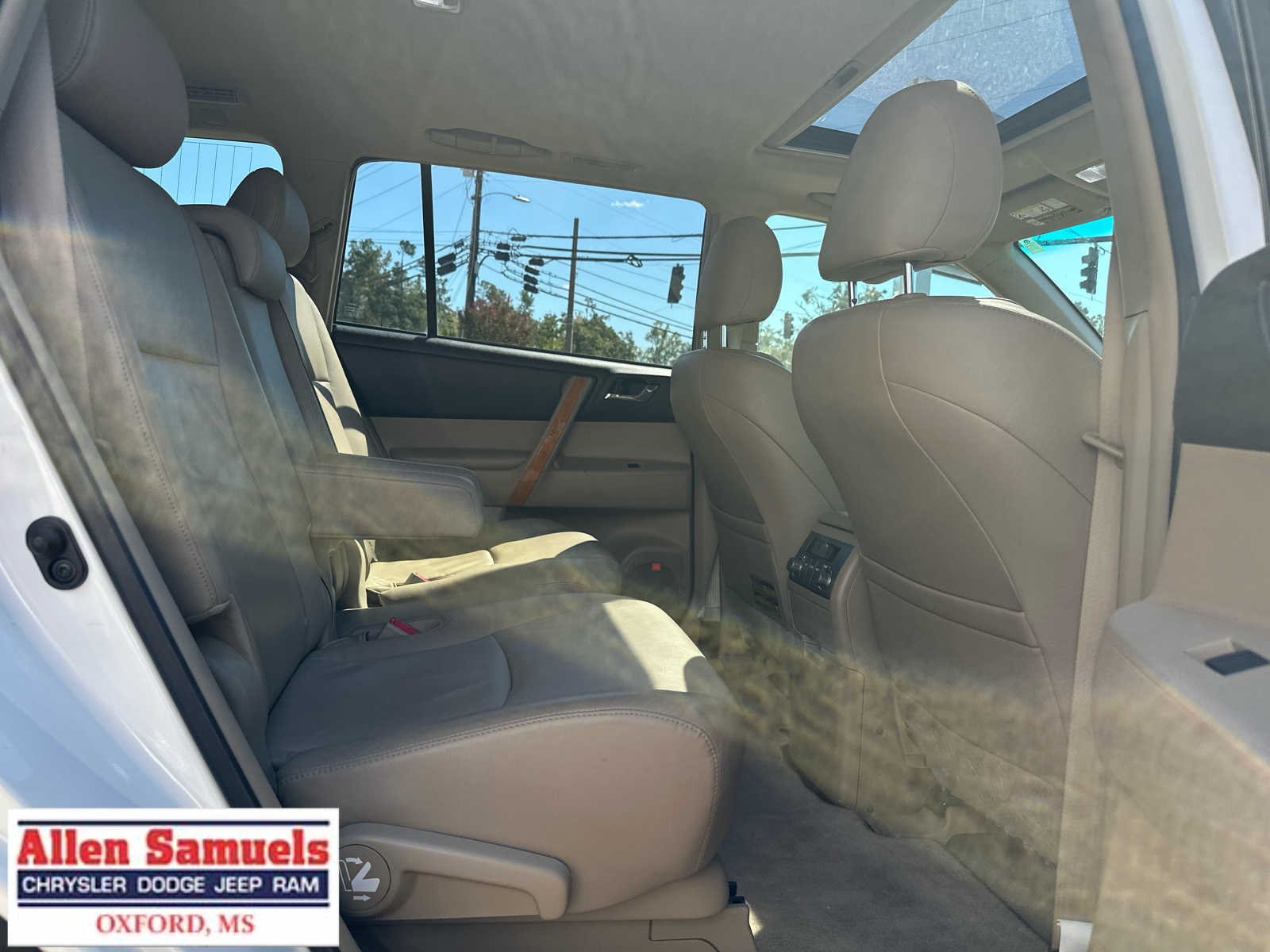 Used 2010 Blizzard Pearl Toyota Limited w/3rd Row image 44