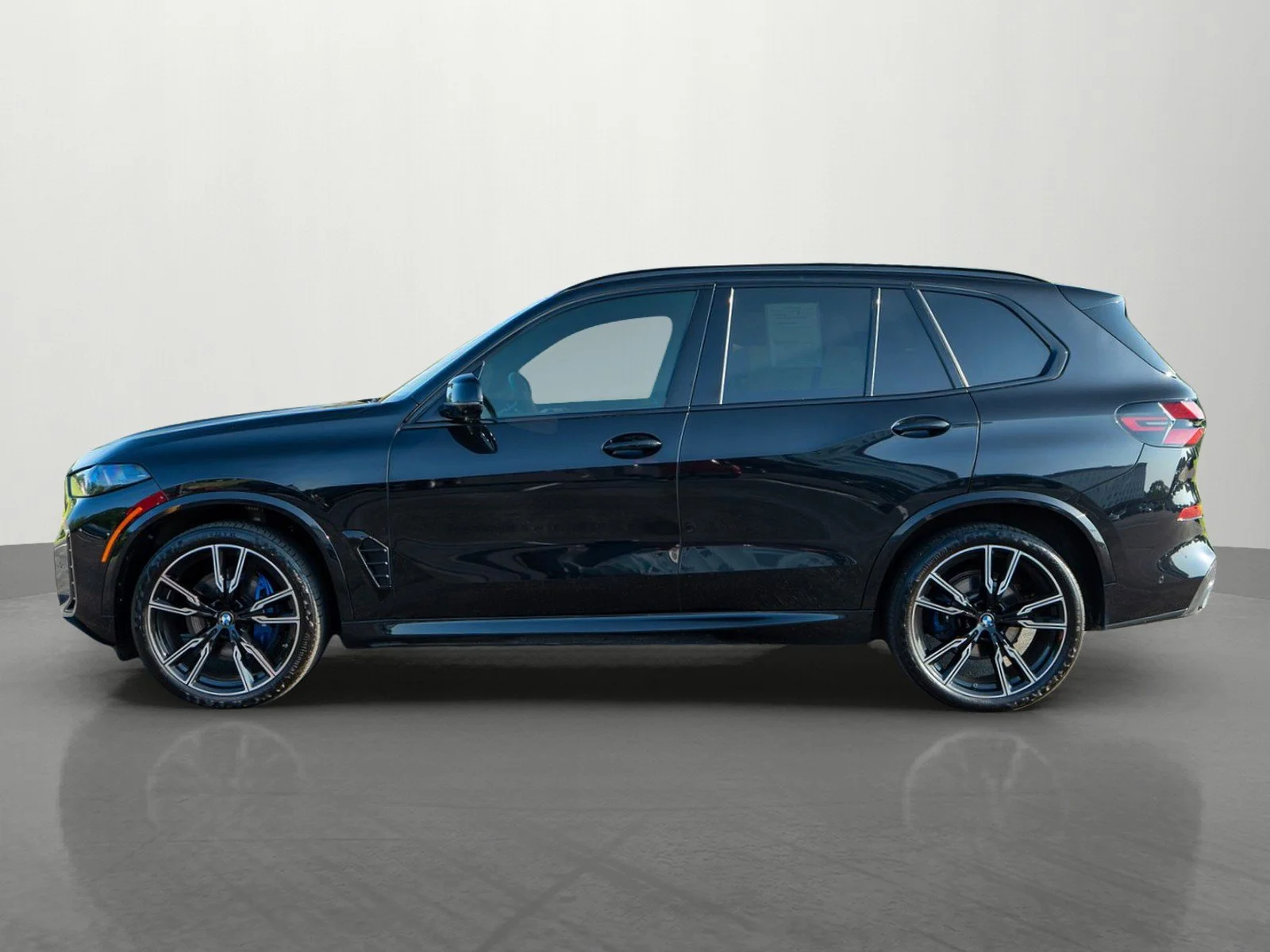 Used 2024  BMW xDrive40i image 4