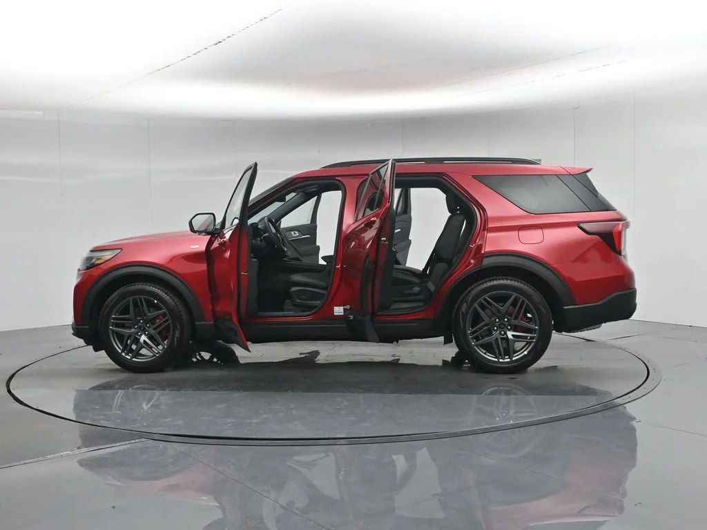 New 2026 Rapid Red Metallic Tinted Clearcoat Ford ST-Line image 35