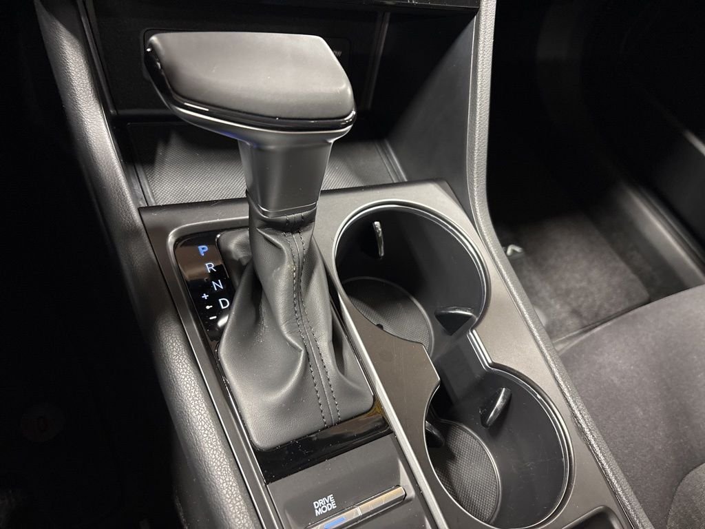 Certified Used 2025 Red Hyundai SE image 19
