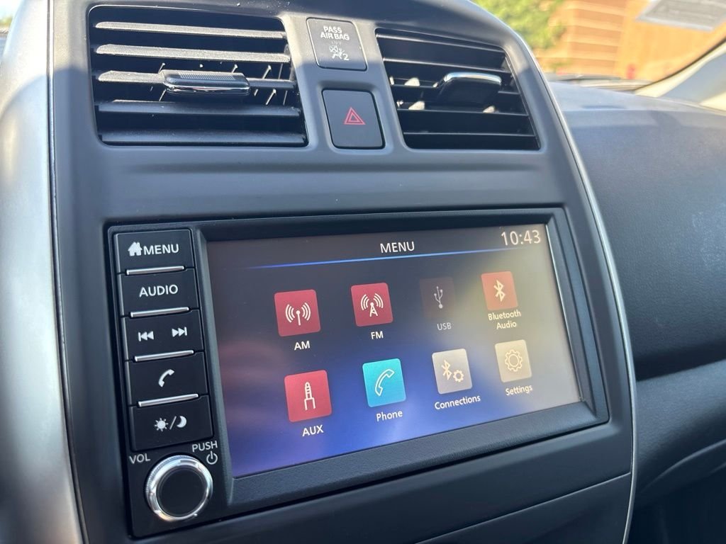 Used 2019 Black Nissan 1.6 SV image 22