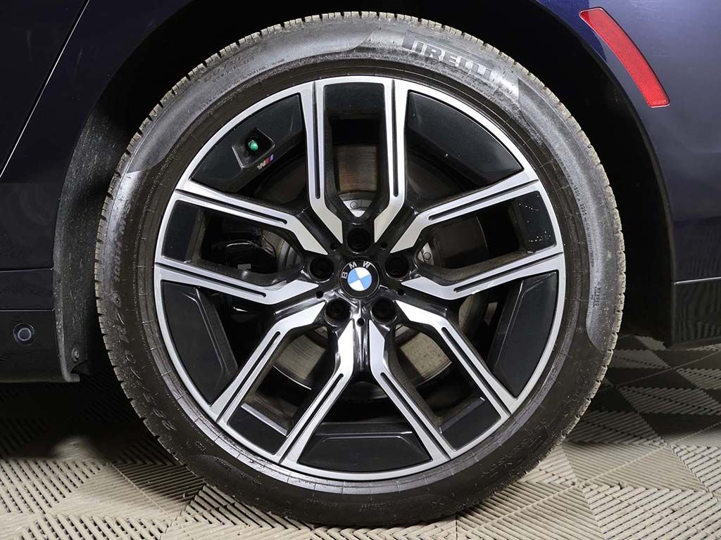 Used 2023 Black BMW 760i xDrive image 25