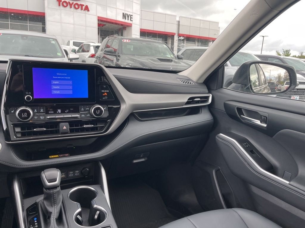 Used 2026  Toyota XLE image 13