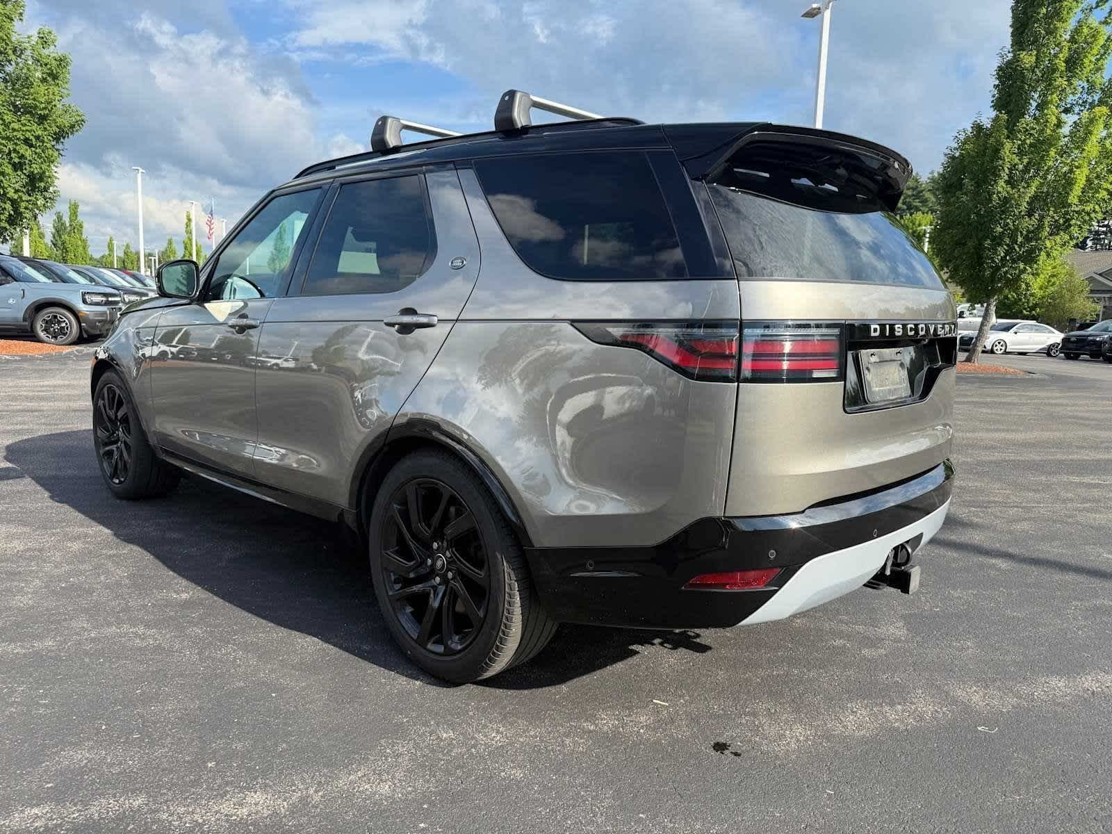 Used 2024 Charente Grey Premium Metallic Land Rover Metropolitan Edition image 8
