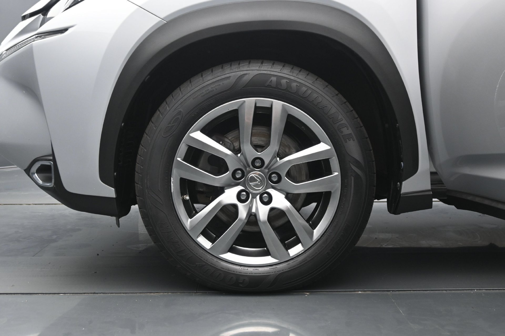 Used 2015 Silver Lexus 200t image 32