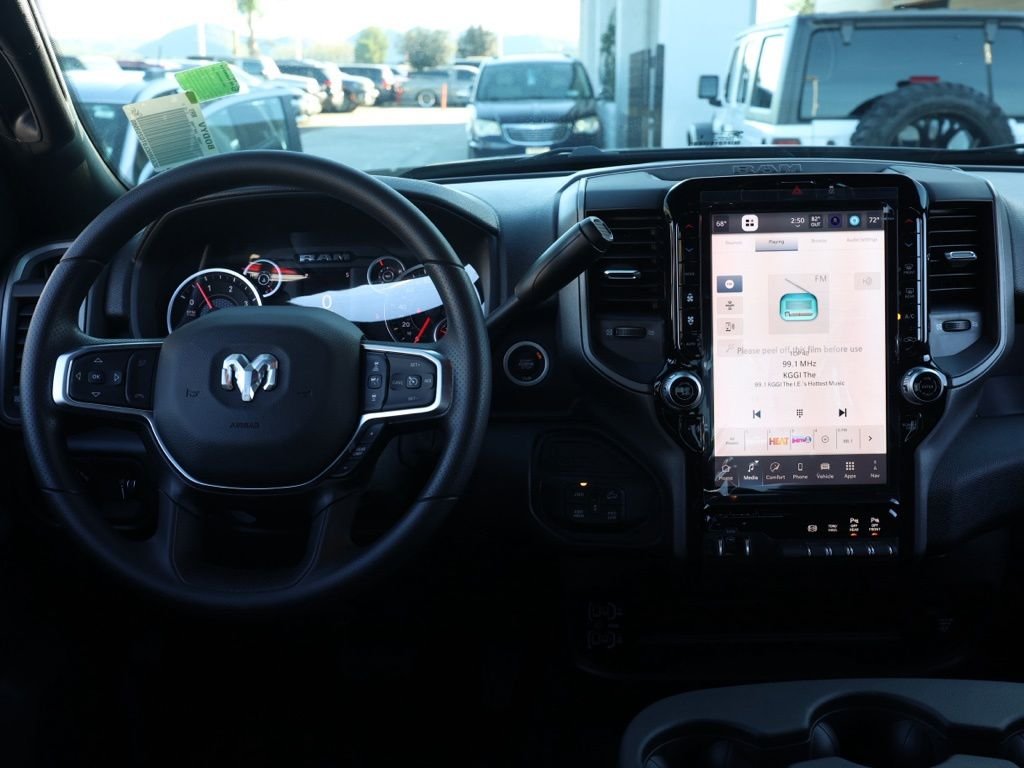 New 2026 Diamond Black Crystal Pearl-Coat Exterior Paint RAM Tradesman image 20