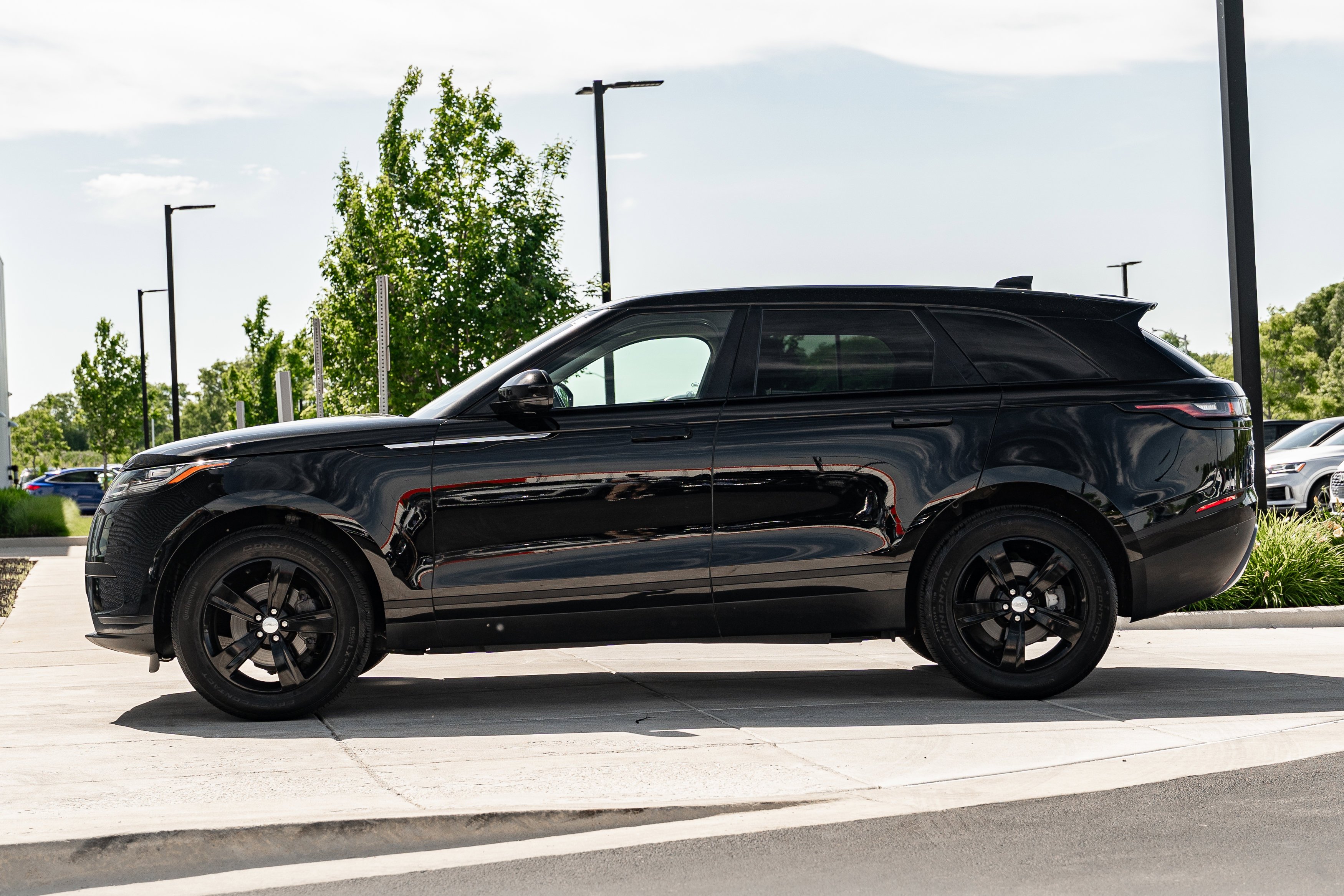 Used 2020 Santorini Black Metallic Land Rover S image 6