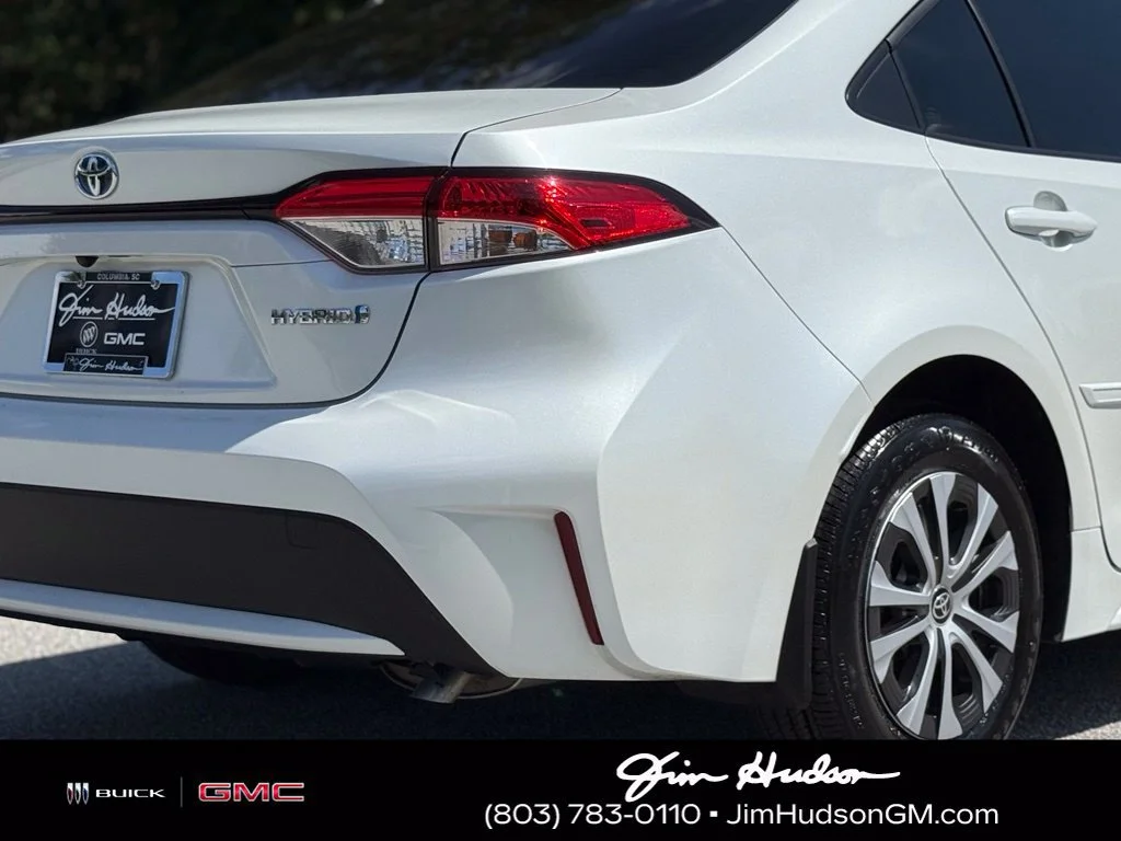 Used 2022 Off-white Toyota Hybrid LE image 15