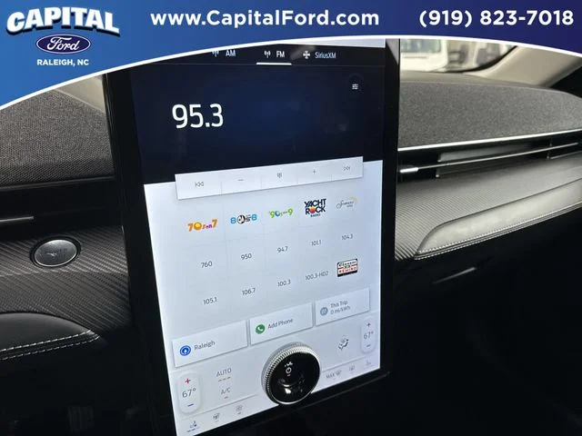 Used 2025 White Ford Premium image 27