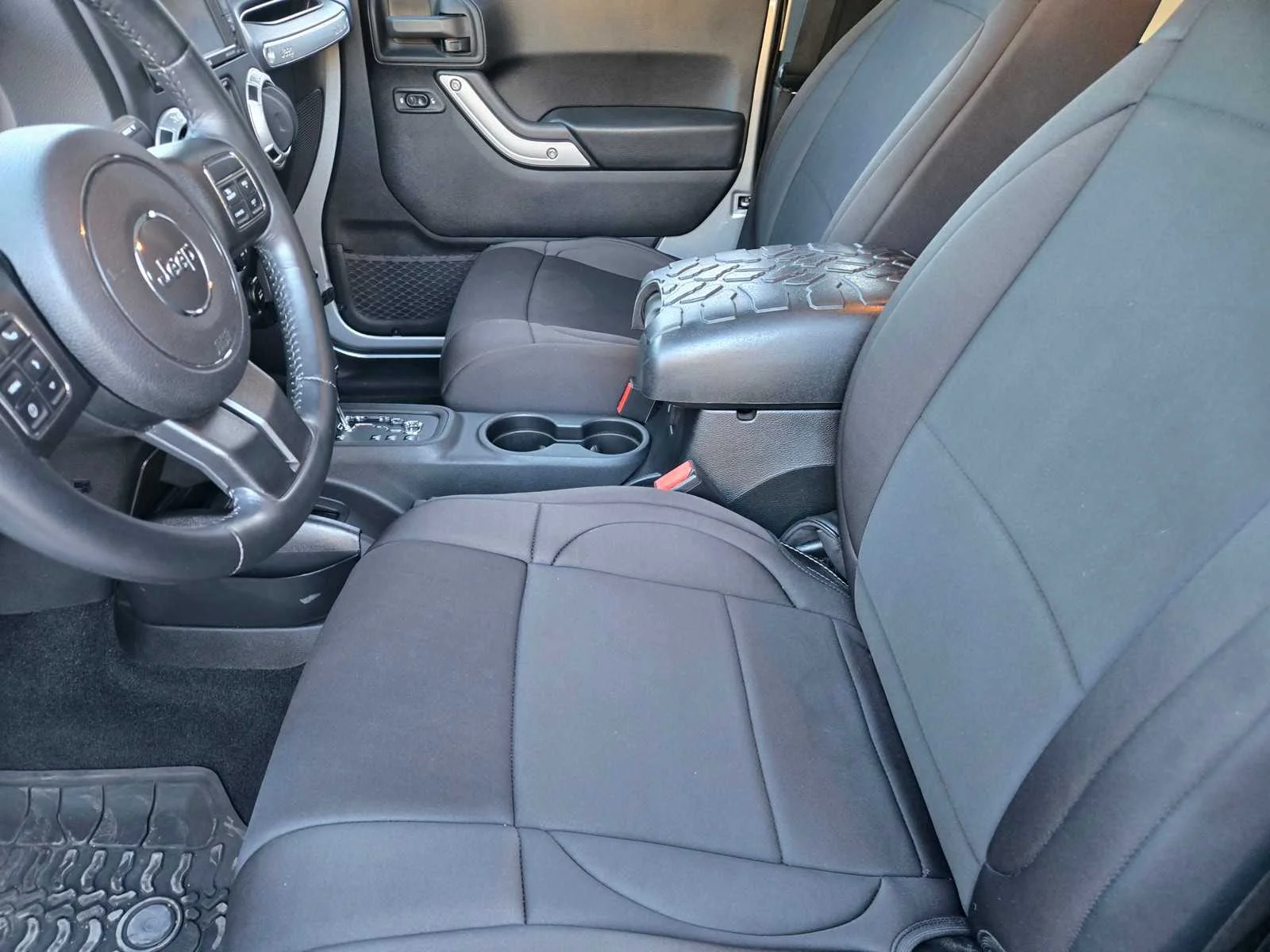 Used 2014  Jeep Rubicon image 21