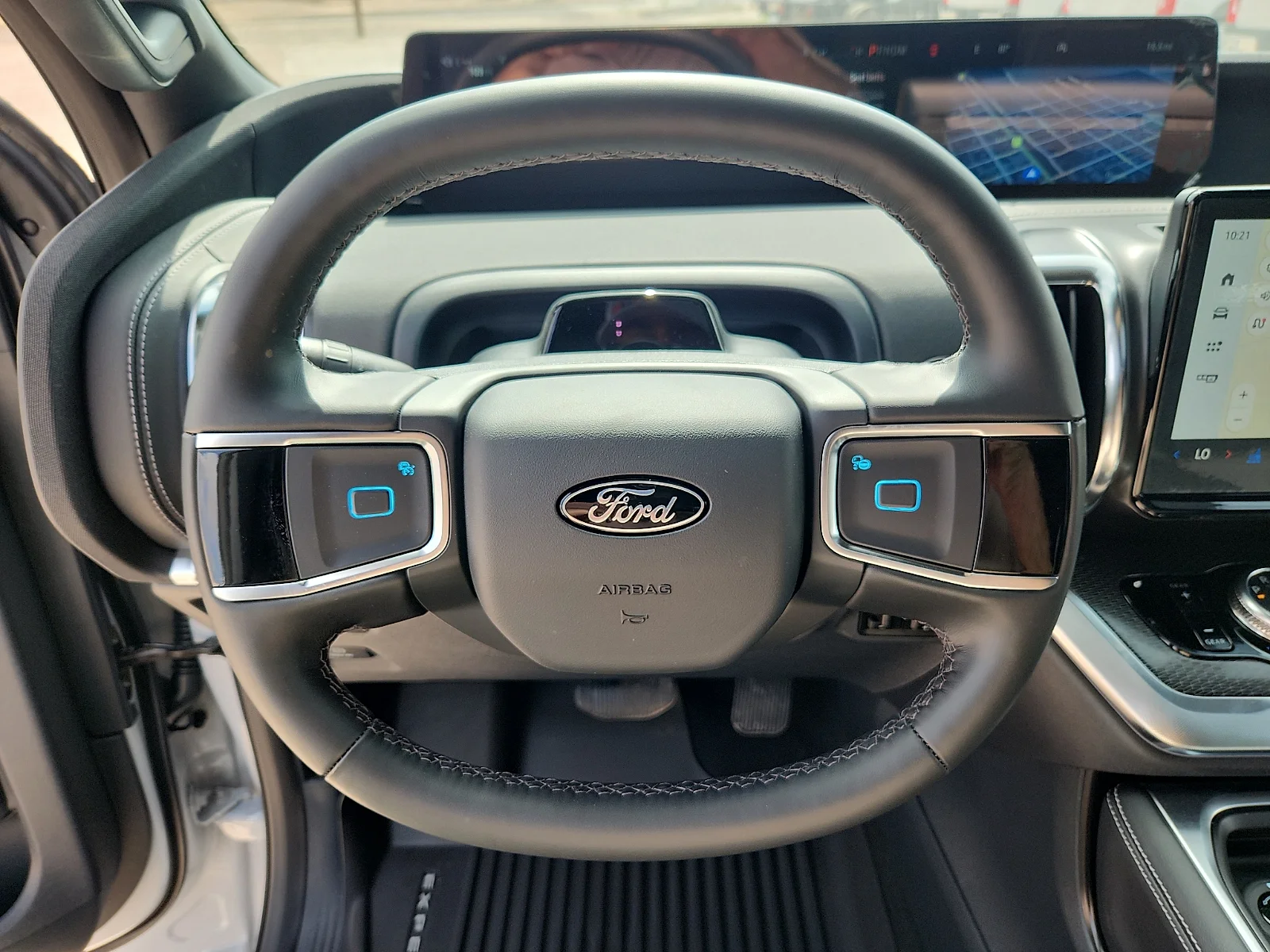 New 2026 Space Silver Metallic Ford MAX Platinum® image 21
