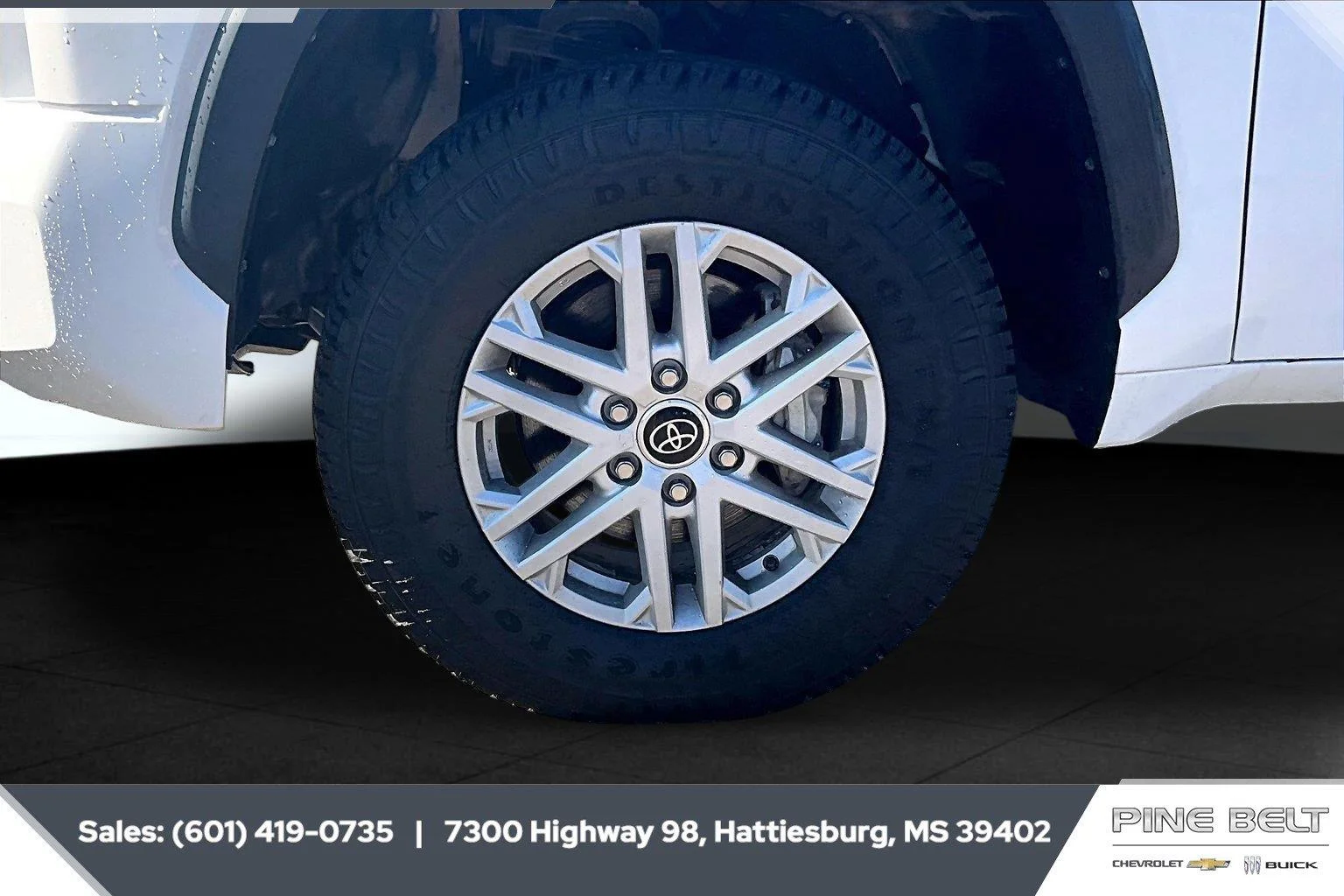 Used 2023 Ice Cap Toyota SR5 image 8
