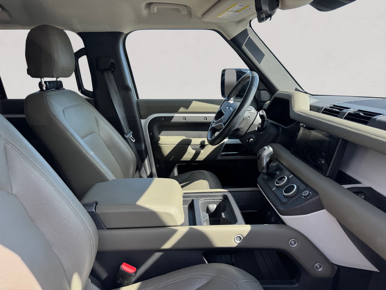 Used 2024  Land Rover S image 15