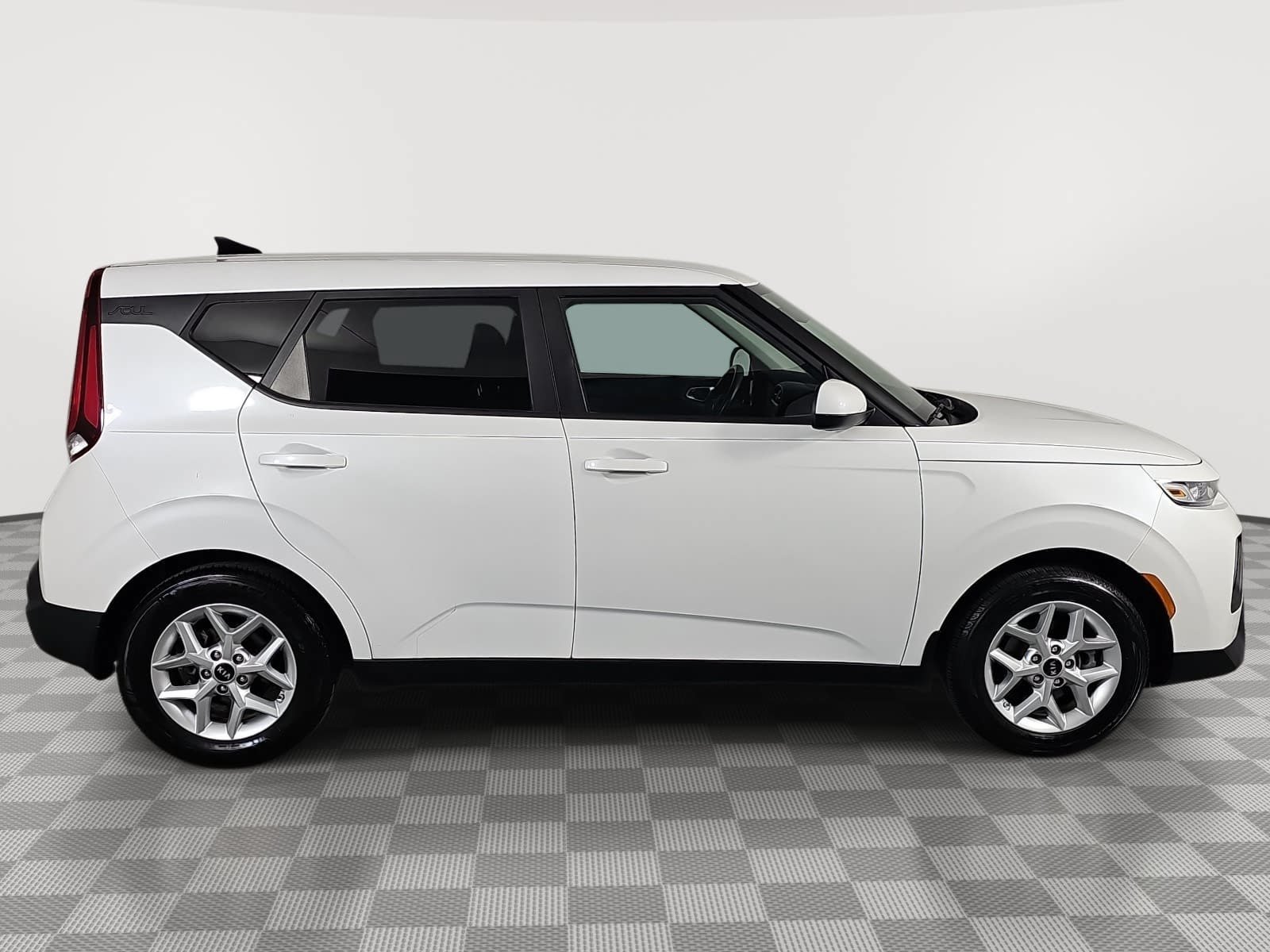 Used 2020 White Kia S image 8