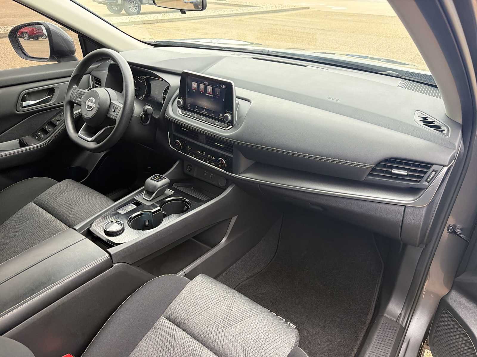 2024 Nissan Rogue SV - Photo 29