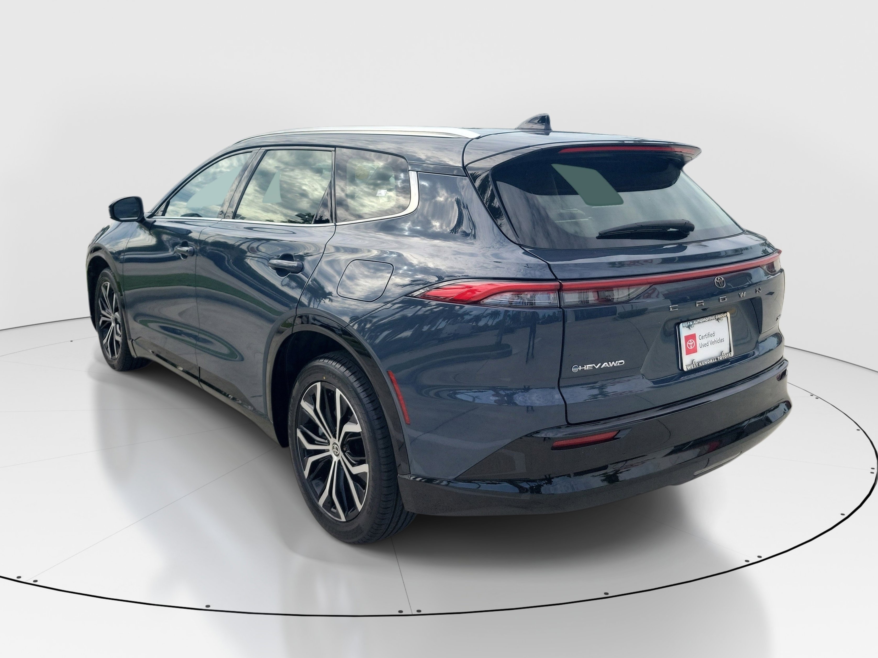Certified Used 2025 Cloud Toyota XLE image 5