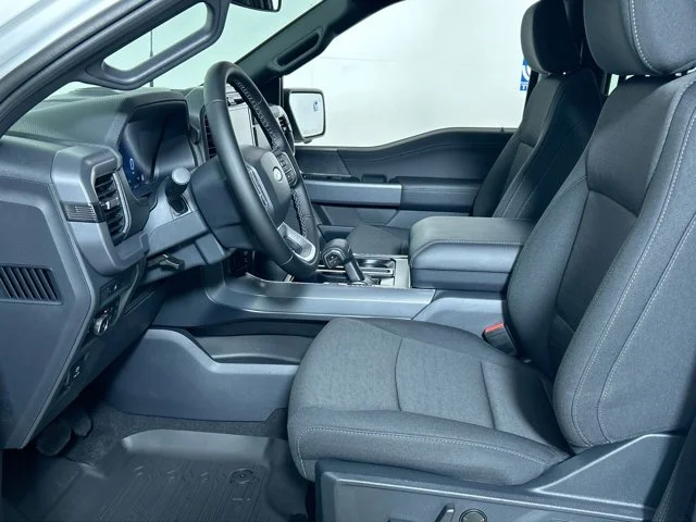 New 2025 OXFORD WHITE Ford XLT w/XLT Black Appearance Package Plus Super Crew Cab image 18