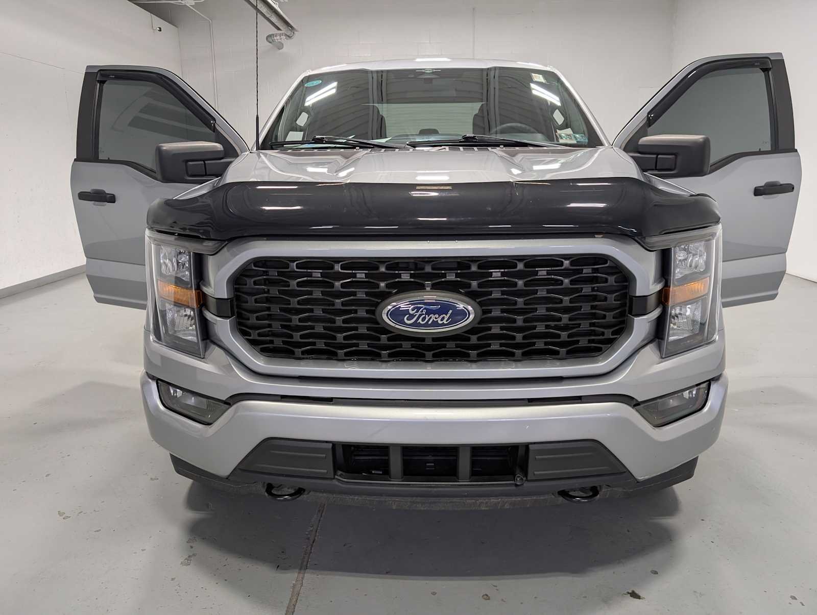 Used 2023 Iconic Silver Metallic Ford XL image 16