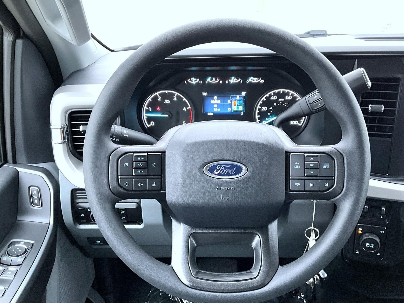 New 2026 Oxford White Ford XLT image 10