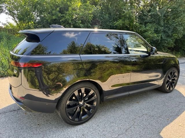 Used 2023 Santorini Black Metallic Land Rover SE image 5