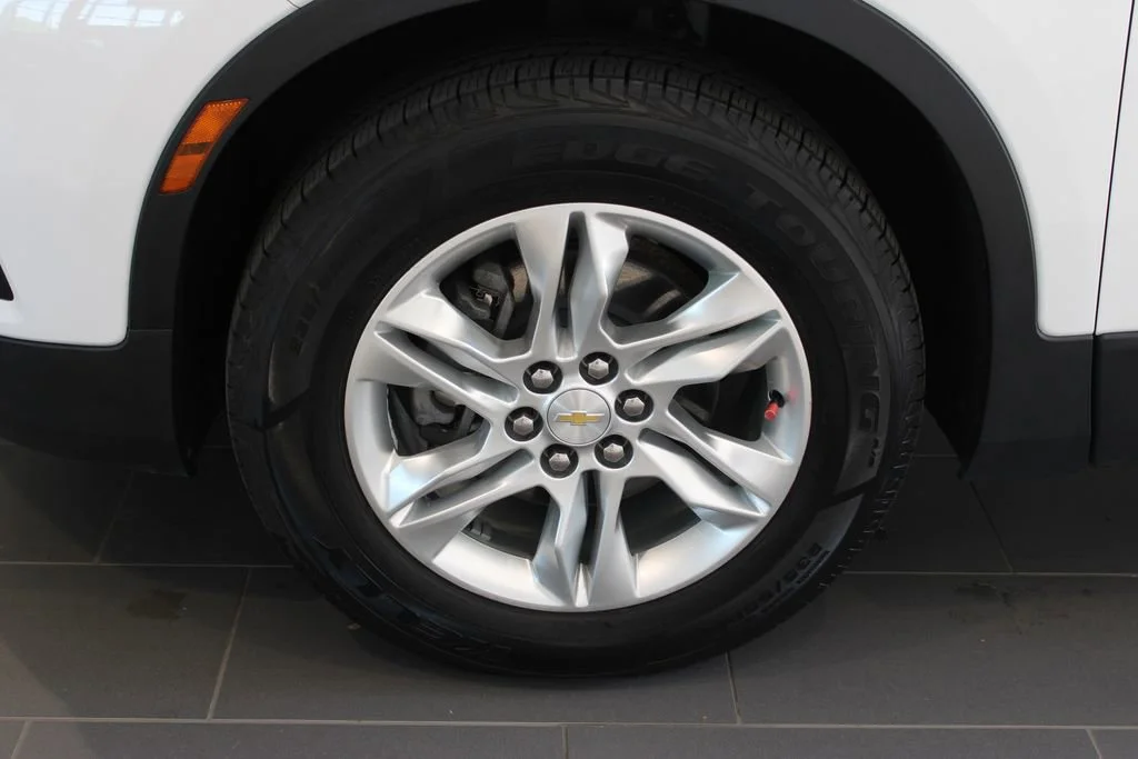 Used 2020 SUMMIT WHITE Chevrolet LT image 30